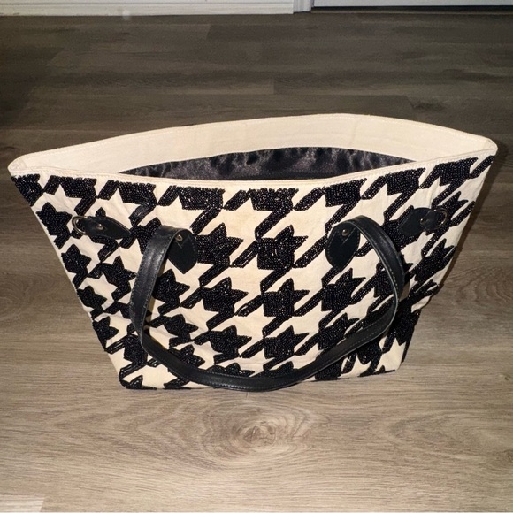 Women's Tiana New York Elegant Beaded Houndstooth Black Tote Bag - Picture 8 of 10